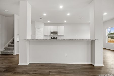 New construction Single-Family house 305 Gathering Dr, San Antonio, TX 78245 The McKinney- photo 2 2