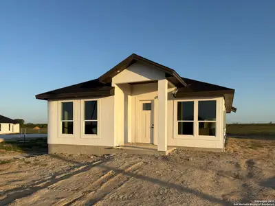 New construction Single-Family house 136 Camino Verde Ct, La Vernia, TX 78121 - image