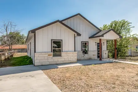 New construction Single-Family house 237 Ave D, Poteet, TX 78065 - image