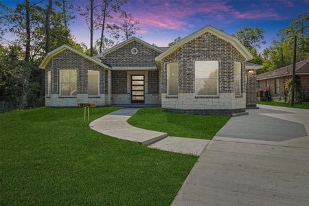 New construction Single-Family house 1807 Nogalus Drive, Houston, TX 77532 - photo 0