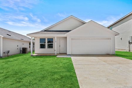 New construction Single-Family house 109 Autumn Trl, Floresville, TX 78114 plan Newlin - image