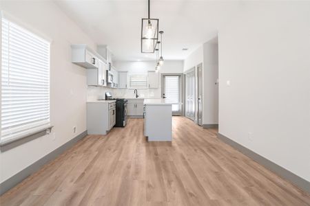 New construction Single-Family house 9916 Dipping Woods St, Houston, TX 77076 - image 7