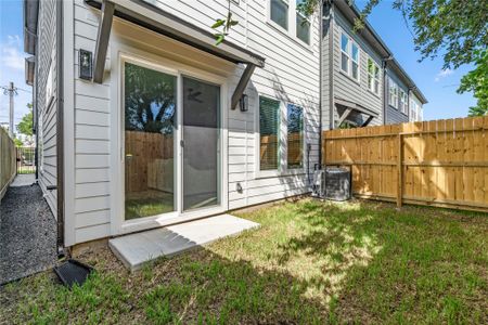 New construction Single-Family house 2706 Fox St, Houston, TX 77003 - image