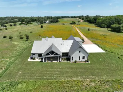 New construction Single-Family house 2165 County Rd 250, Weimar, TX 78962 - image