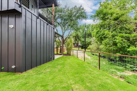 New construction Single-Family house 1713 E M Franklin Ave, Unit 2, Austin, TX 78721 - image 4