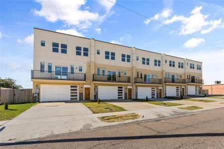 New construction Townhouse house 3611 Portland St, Irving, TX 75062 - image