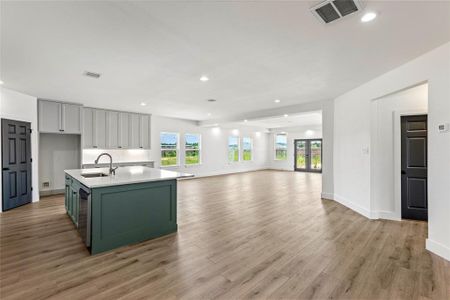 Look at this gorgeous kitchen!