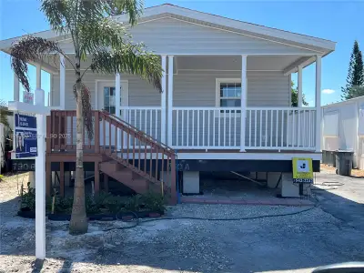 New construction Mobile Home house 3210 Royal Palm Ct, Dania Beach, FL 33312 - image