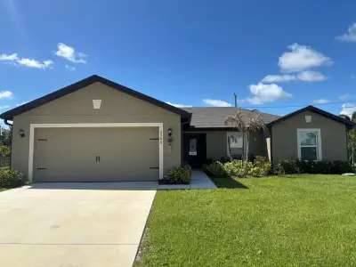 New construction Single-Family house 2562 Se Kaycee Ct, Port Saint Lucie, FL 34952 plan Brickell - image