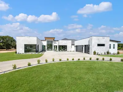 New construction Single-Family house 59 Ranch Hts, Fair Oaks Ranch, TX 78015 - image