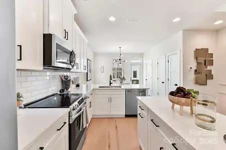 New construction Townhouse house 1223 E 16th St, Unit 13, Charlotte, NC 28205 - image 17