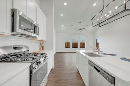 New construction Single-Family house 8104 Prairie Park Blvd, Denton, TX 76207 plan Iris - image 5