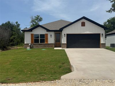New construction Single-Family house 4608 Eagle Nest Ct, Granbury, TX 76048 null- photo 0