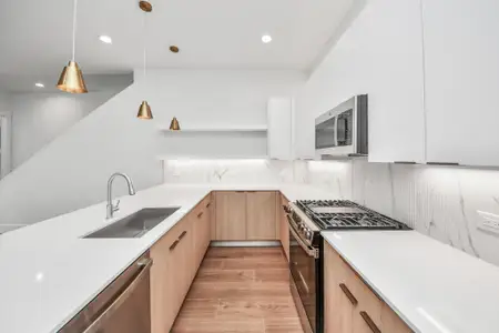 New construction Single-Family house 2216 Via Cami, Houston, TX 77051 - image 8