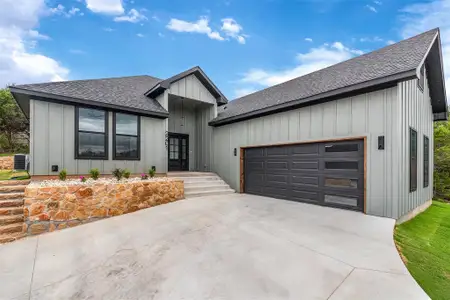 New construction Single-Family house 2201 Christine Dr, Granbury, TX 76048 - image