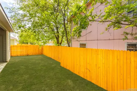 New construction Multi-Family house 513-515 Hudson St, Seguin, TX 78155 - image