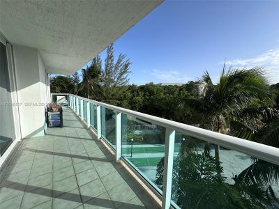 New construction Condo house 100 Bayview Dr, Unit 317, Sunny Isles Beach, FL 33160 - image