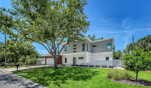 New construction Single-Family house 2010 Hyde Park Cir, Sarasota, FL 34239 - image