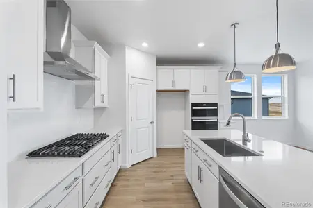 New construction Single-Family house 39688 Yorktown Ter, Elizabeth, CO 80107 plan Manzanita - image 7