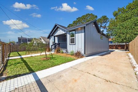 New construction Single-Family house 4407 Oats Street, Houston, TX 77020 - photo 0