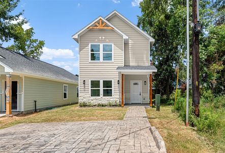 New construction Single-Family house 16736 E Ivanhoe, Montgomery, TX 77316 - image