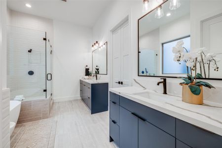 New construction Single-Family house 1634 Castle Ct, Houston, TX 77006 - image 17
