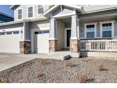 BEAUTIFUL COVERED FRONT AND BACK PATIO!