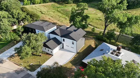 New construction Single-Family house 208 Silverleaf Dr, Fort Worth, TX 76112 - image
