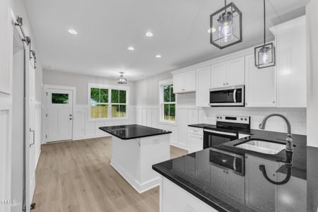 New construction Single-Family house 405 N Raiford St, Selma, NC 27576 null- photo 11 11