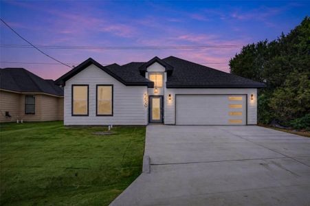 New construction Single-Family house 5620 Van Horn Dr, Granbury, TX 76048 - image