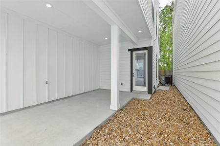 New construction Single-Family house 9902 Clark Rd, Unit D, Houston, TX 77076 - image 4