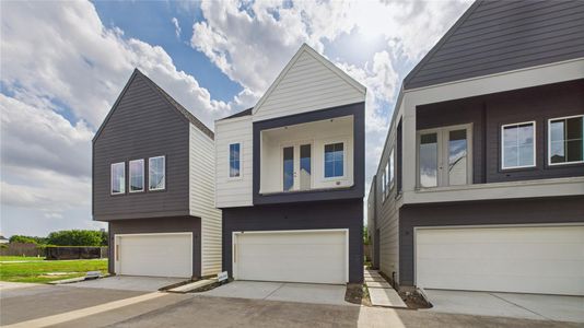 New construction Single-Family house 3009 Jensen Springs Ln, Houston, TX 77026 - image