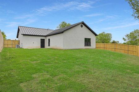 New construction Single-Family house 409 Dallas St, Rice, TX 75155 - image 4