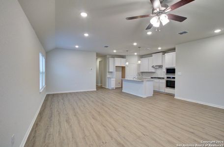 New construction Single-Family house 2671 Greenwell Ln, New Braunfels, TX 78130 Enclave Series - Bermuda- photo 6 6