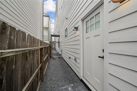 New construction Single-Family house 323 N Nagle St, Houston, TX 77003 - image