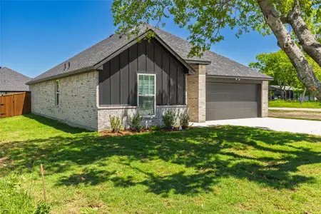 New construction Single-Family house 307 E Sanger St, Celeste, TX 75423 - image