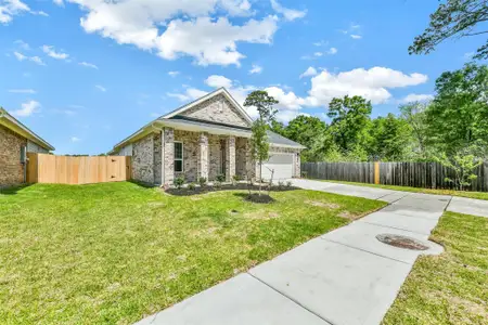 New construction Single-Family house 3019 King Oaks St, Baytown, TX 77251 - image
