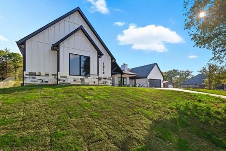 New construction Single-Family house 1019 Glenoaks Dr, Weatherford, TX 76088 - image