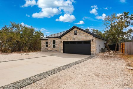 New construction Single-Family house 1418 Cedar Grove Trl, Spring Branch, TX 78070 - image