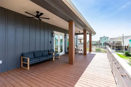 New construction Single-Family house 972 Driftwood Dr, Crystal Beach, TX 77650 - image