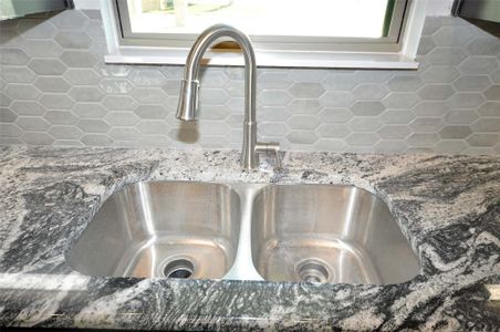 New construction Single-Family house 3501 Playa St, League City, TX 77539 - image 13