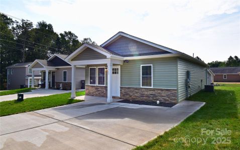 New construction Single-Family house 1479 SW Blvd, Newton, NC 28658 null- photo 1 1