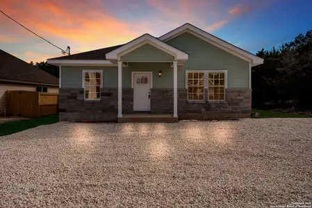 New construction Single-Family house 1734 Blueridge Dr, Canyon Lake, TX 78133 - photo 0