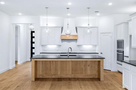 New construction Single-Family house 913 Beall St, Denton, TX 76207 - image 13