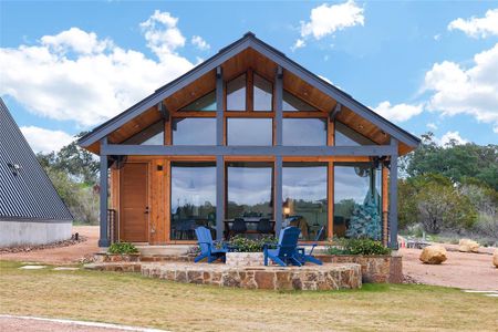 This modern Rancho cabin offers a perfect blend of contemporary design and natural beauty