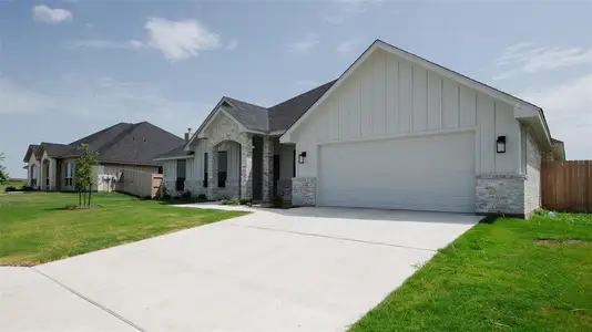 New construction Single-Family house 1404 Tahonta Dr, Hewitt, TX 76643 - image