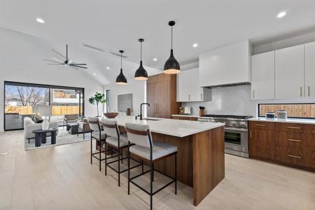 Custom dine in kitchen Custom dine in kitchen