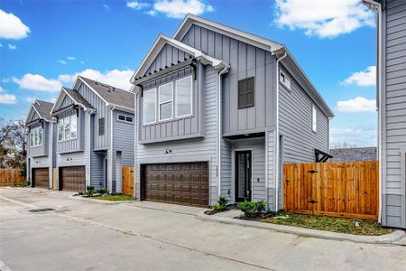 New construction Single-Family house 7512 Sandle St, Houston, TX 77088 Juniper- photo 0