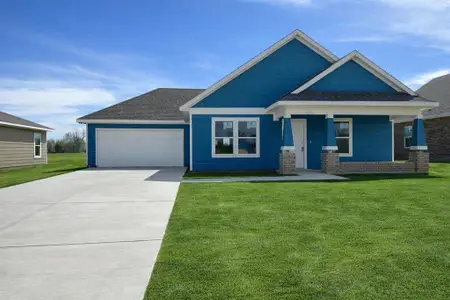 New construction Single-Family house 604 Crockett Dr, Cleburne, TX 76031 - image