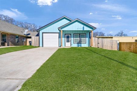 New construction Single-Family house 729 E Sears St, Denison, TX 75021 - photo 0